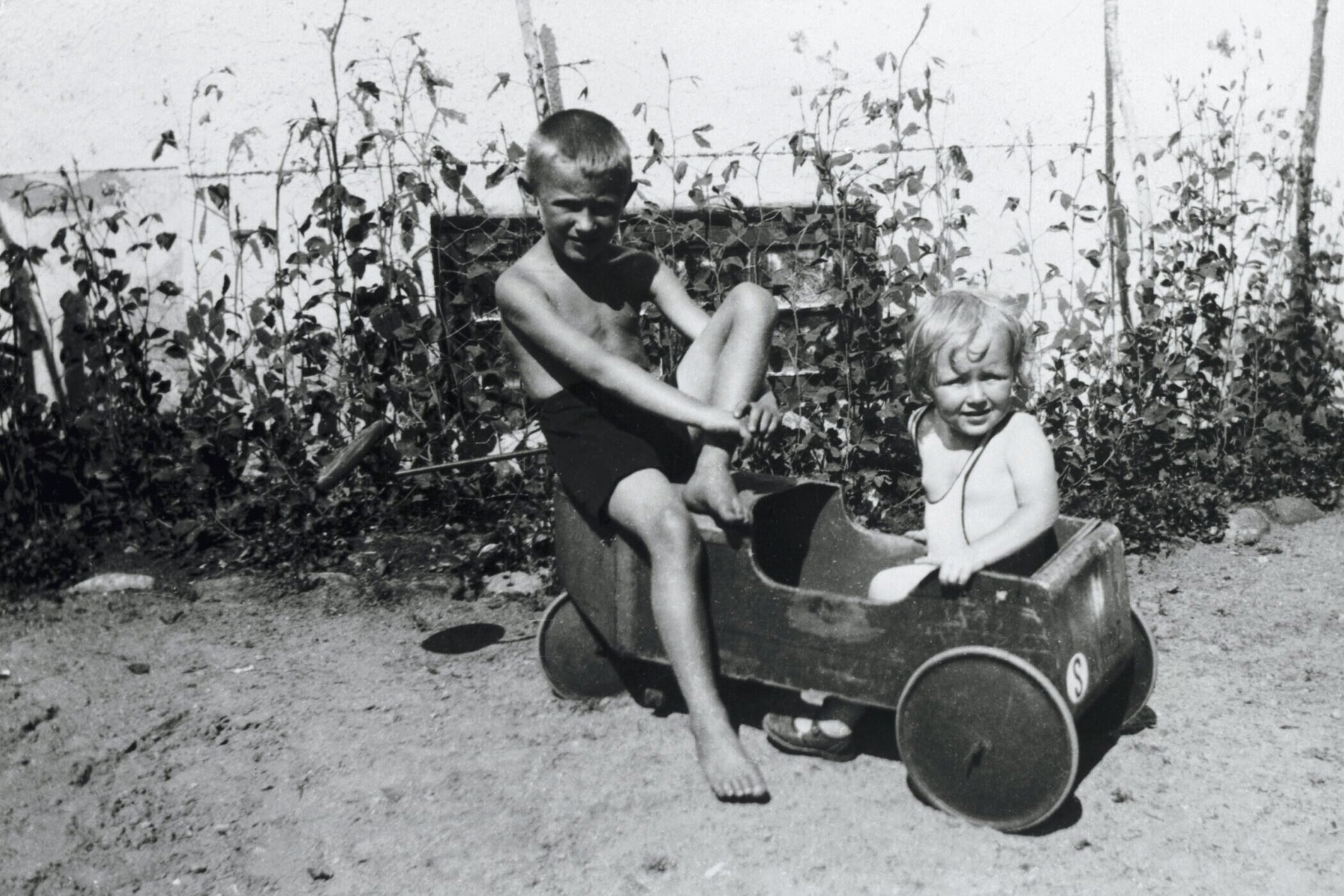 Ingvar and his sister
